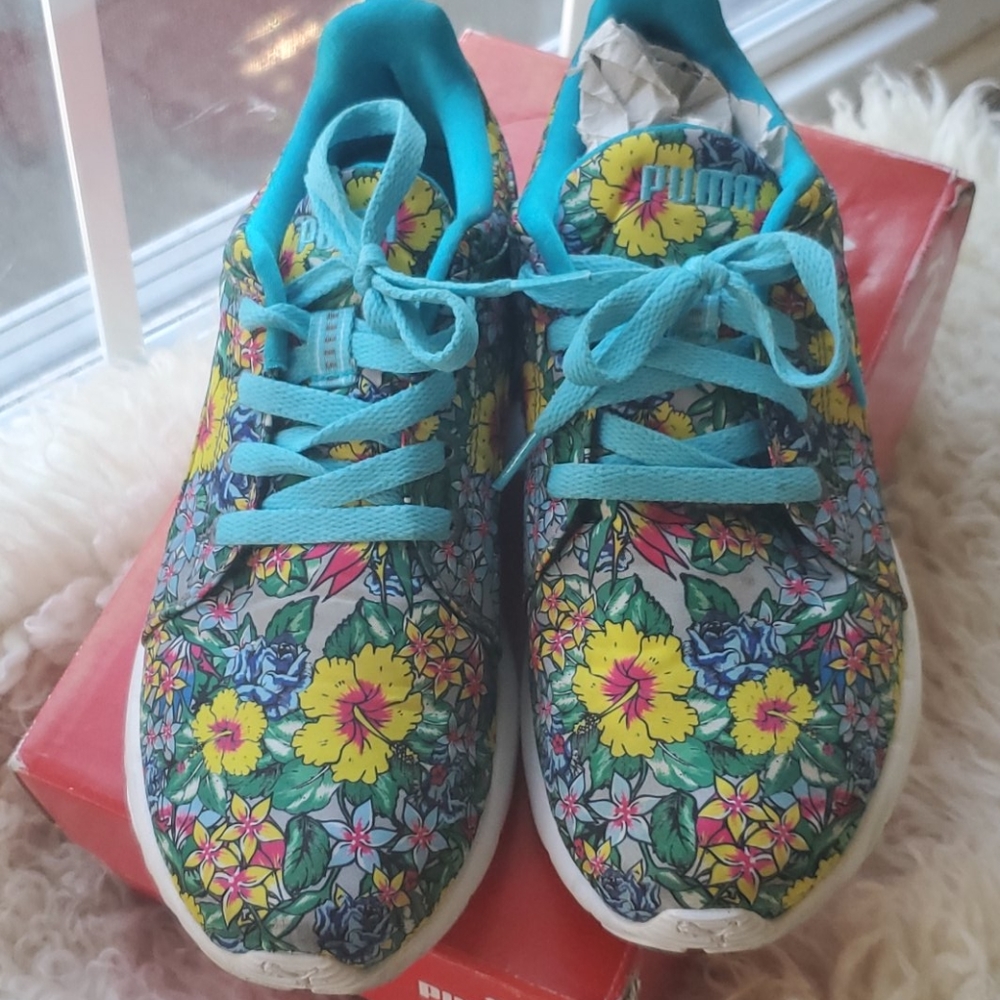 Floral color Pumas size 8.5 - Picture 2 of 4